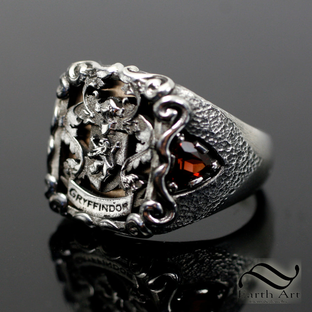 Deluxe House Signet Ring - The Lion - Custom Text – Earth Art