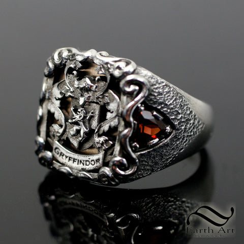 Deluxe House Signet Ring - The Lion  - Custom Text